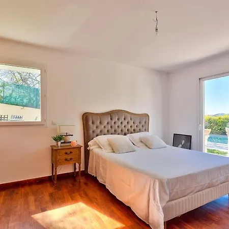 10mn De Cannes, Entiere De 150m2. Villa