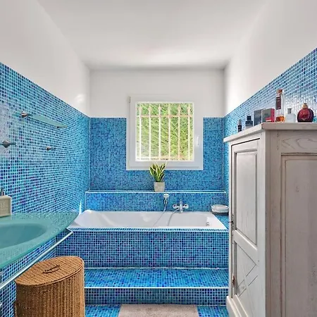 Villa 10mn De Cannes, Entiere De 150m2.