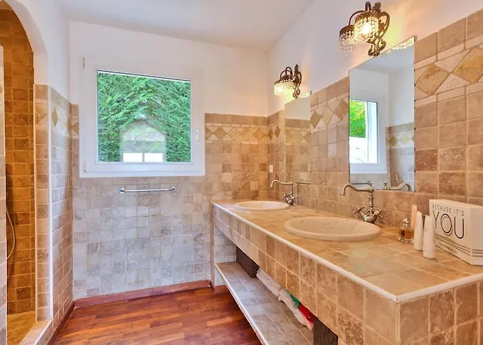 10mn De Cannes, Entiere De 150m2. Le Cannet