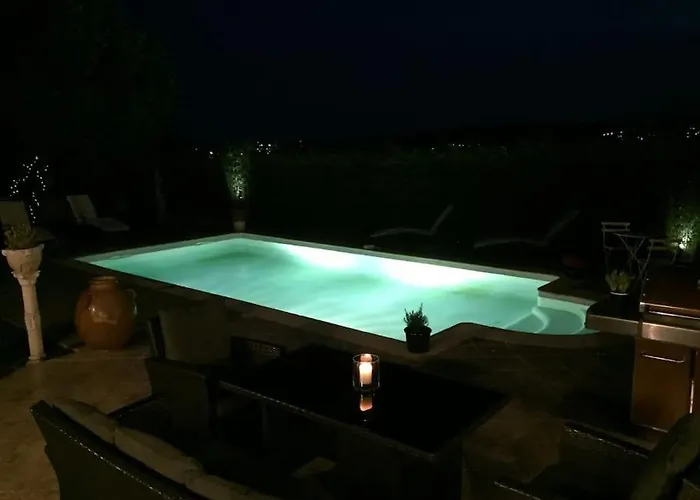 10mn De Cannes, Entiere De 150m2. Villa