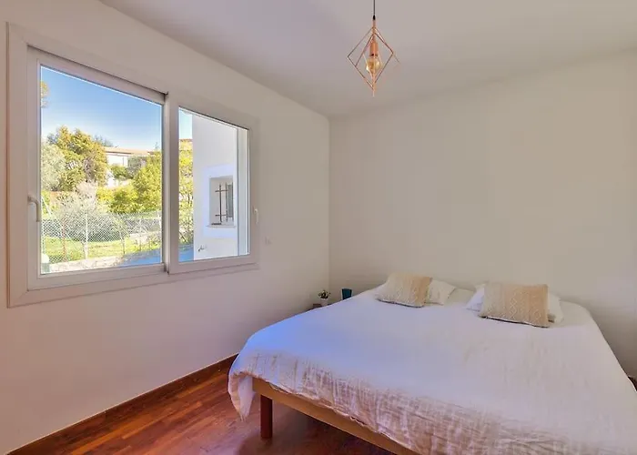10mn De Cannes, Entiere De 150m2. * ル·カネ