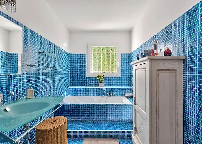 Villa 10mn De Cannes, Entiere De 150m2.